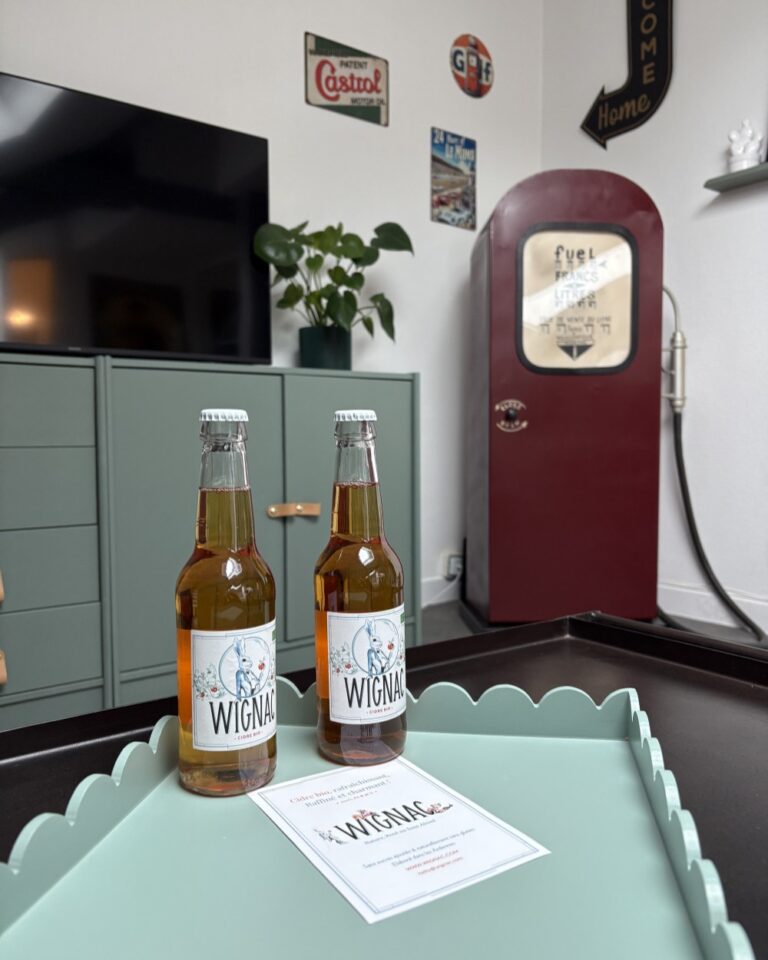 📢 𝗣𝗹𝗮𝗰𝗲𝗺𝗲𝗻𝘁 𝗱𝗲 𝗰𝗶𝗱𝗿𝗲𝘀 𝗪𝗶𝗴𝗻𝗮𝗰 𝘅 𝗦𝗵𝗼𝘄𝗽𝗹𝗮𝗰𝗲
🤝 @wignac.cider a fait appel à @goshowplace pour faire goûter ses cidres dans des locations de courte durée.
🍎 Il s’agit de cidres sains, bio et responsables à partir de pommes non traitées.
🎁 Showplace a ainsi pu offrir à ses loueurs et conciergeries des bouteilles de cidre de 33cl.
⭐ Durant des mois, les voyageurs pourront déguster ces produits naturellement dans leur quotidien.